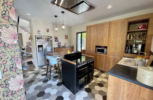 Vitre House | Riverside House with Jacuzzi