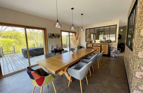 Vitre House | Riverside House with Jacuzzi
