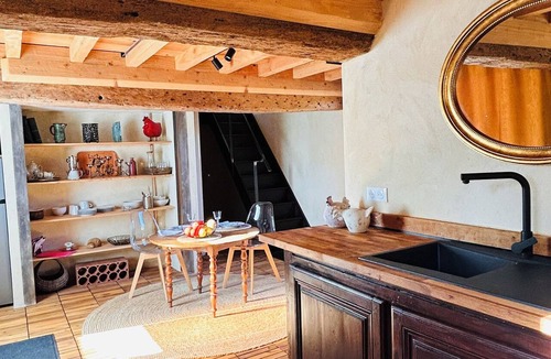 Mittois House | Romantic gîte for two in a green setting