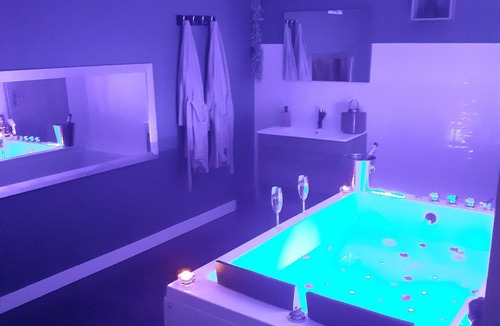 Plouray Cottage | Romantic getaway56