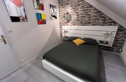 Sable-sur-Sarthe Bed & Breakfast | Room "Pause Tranquille - Room 1" with Shared Terrace, Shared Garden and Wi-Fi