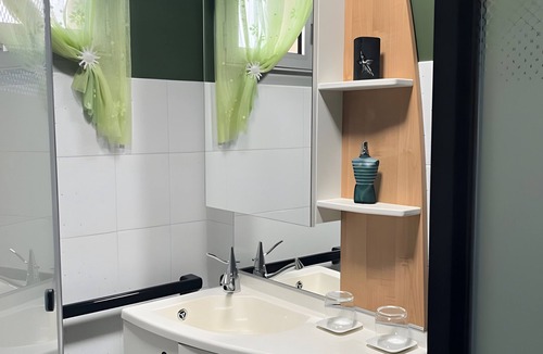 Sable-sur-Sarthe Bed & Breakfast | Room "Pause Tranquille - Room 1" with Shared Terrace, Shared Garden and Wi-Fi