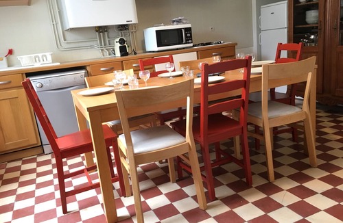 Arnouville-les-Mantes House | Roseland 3* Vacation Rental for 8 People Between Paris and Rouen, Thoiry, Giverny, and Versailles