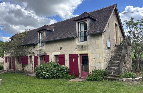 Sanssat Cottage | Rustic cottage, pets & AC - 12 guests