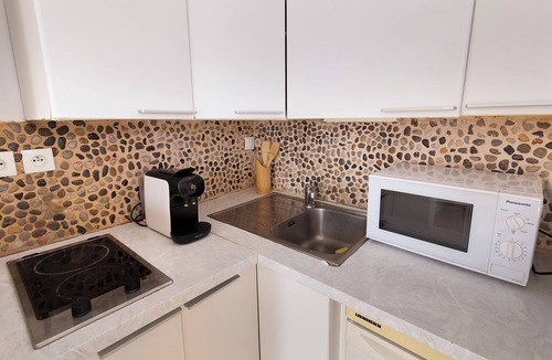 Clichy Apartment | Sacré-Coeur view, 2 min from Paris, Netflix & Cosy