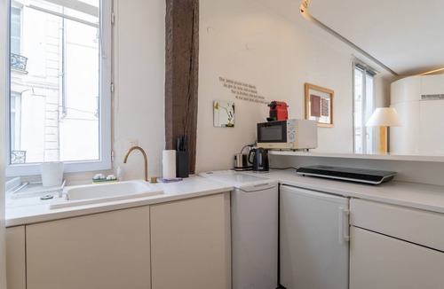 Sorbonne Apartment | Saint-André Charm