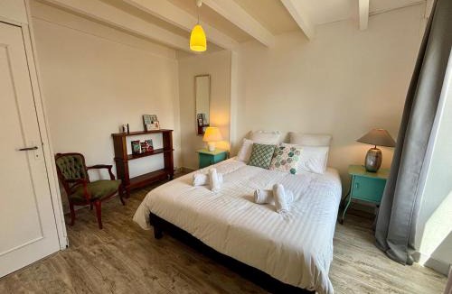 Saint-Vaast-la-Hougue House | Samour House - Centre ville