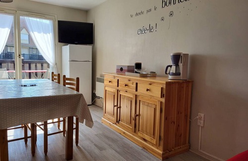 Merville-Franceville-Plage Apartment | Seafront duplex with balcony in Merville-Franceville-Plage