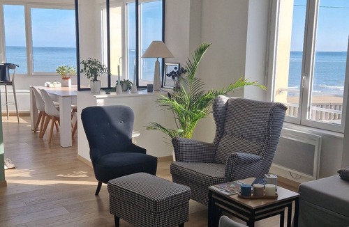 Grandcamp-Maisy Apartment | Seafront apartment