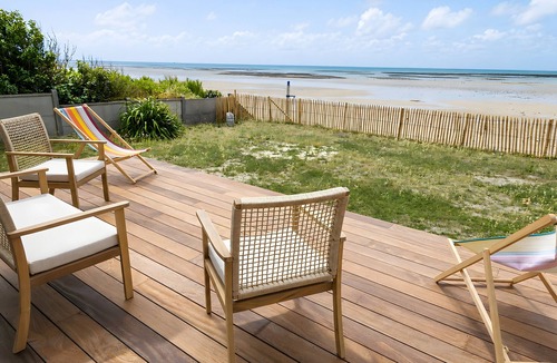 Pirou Villa | Seafront Villa for 8 Guests with Ocean View and Terrace