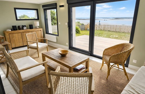 Pirou Villa | Seafront Villa for 8 Guests with Ocean View and Terrace