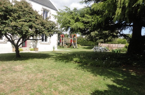 Tregunc House | Seaside house with garden