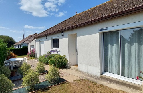 Sainte-Marie-du-Mont House | Single-storey villa, 50 metres from the beach, with enclosed grounds