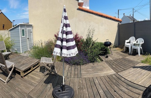 Le Croisic House | Small detached seaside house with large terrace