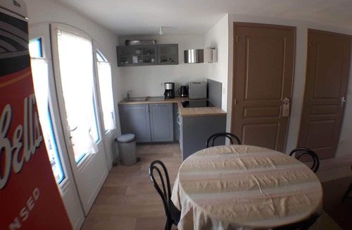 Ambon House | Small farmhouse 150m from the beach - Bétahon - 2 to 4 people