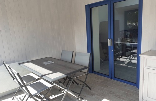 Saint-Michel-Chef-Chef House | Small house, 300 m from the beach, sleeps 7, swimming pool in residence