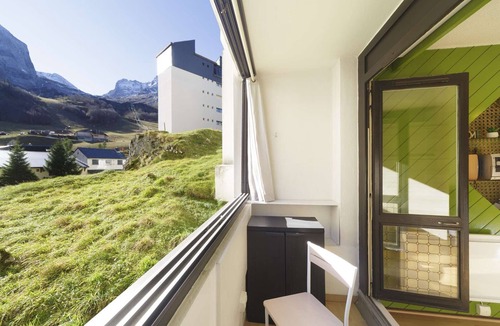 Eaux-Bonnes Apartment | Spacious Apartment for 6 in Gourette