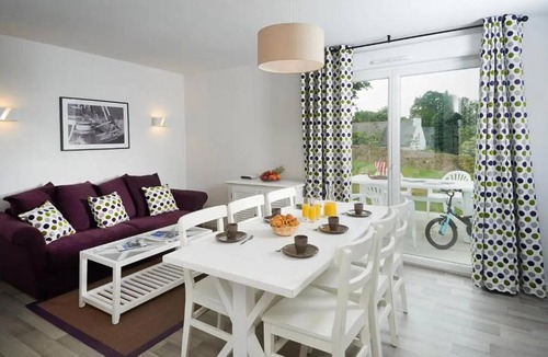 Audierne House | Spacious Duplex Cabin Cottage for 6