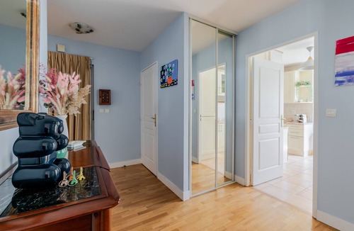 Saint-Lambert Apartment | Spacious Family & Business Apartment – Paris 15th – Porte de Versailles, Balconies & Wi-Fi