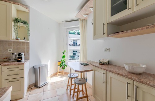 Saint-Lambert Apartment | Spacious Family & Business Apartment – Paris 15th – Porte de Versailles, Balconies & Wi-Fi