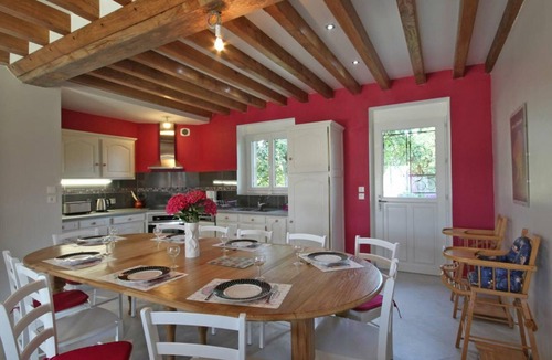 Saint-Denis-de-Villenette Cottage | Spacious house in St Denis de Villenette with enclosed garden