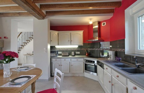 Saint-Denis-de-Villenette Cottage | Spacious house in St Denis de Villenette with enclosed garden