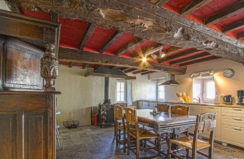 Vouilly House | Spacious holiday home in Isigny-sur-Mer with garden