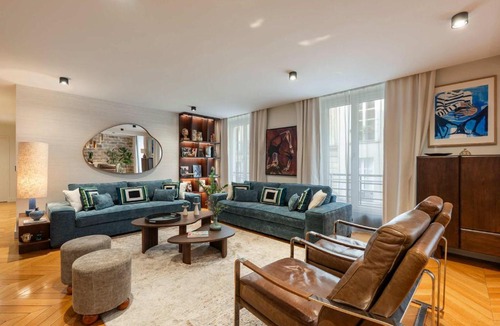 Porte-Saint-Martin Apartment | Spacious Luxury Apartment Le Marais AC 5-stars Comfort