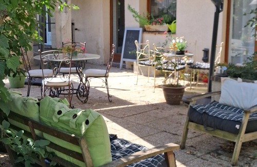 Bu House | Spacious Open-Plan Gîte with Direct Access to Flowered Terrace – Cool & Authentic