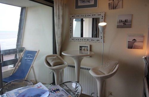 Bernieres-sur-Mer Apartment | SPACIOUS STUDIO SUPERB SEA VIEW ON JUNO BEACH