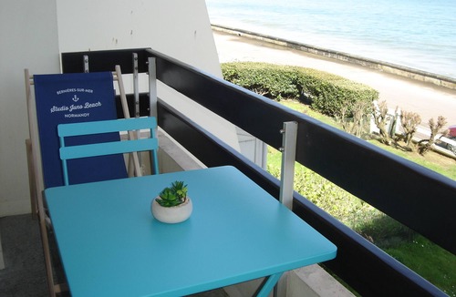 Bernieres-sur-Mer Apartment | SPACIOUS STUDIO SUPERB SEA VIEW ON JUNO BEACH
