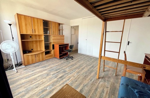 Quartier de la Chapelle Apartment | Spacious studio with unobstructed view near Gare du Nord