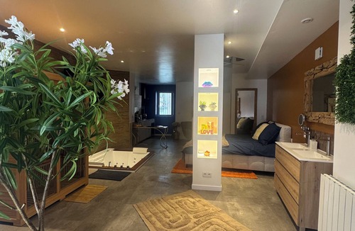 Bitche Apartment | Starry Night Suite