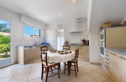 Saint-Hilaire-de-Riez House | Stay for 10 People, Family-Friendly, 200m from the Beach