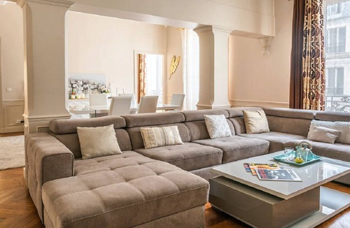 Faubourg-du-Roule Apartment | STEP INTO LUXURY IN A VERY SOPHISTICATED AMBIENCE OF CHAMPS ELYSEES