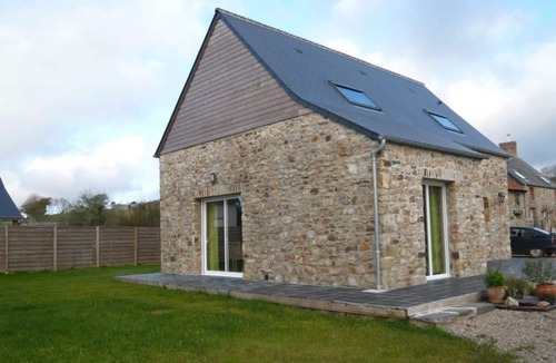 Les Moitiers-d'Allonne Cottage | Stone house 6 pers, pets allowed, WiFi, private terrace