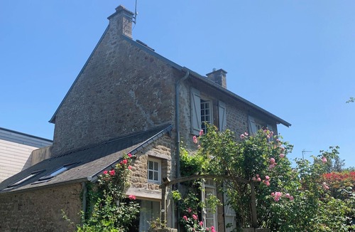 Carolles Cottage | Stone house 10 minutes from the beach.