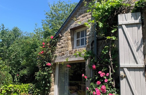 Carolles Cottage | Stone house 10 minutes from the beach.