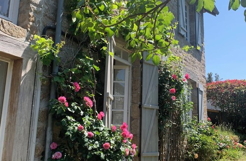Carolles Cottage | Stone house 10 minutes from the beach.