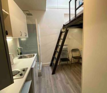 Necker Apartment | Studio 9m2 Tour Eiffel Invalide champ de mars 75015 Paris