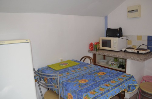 Port Guillaume Apartment | Studio apartment in a historic house, 5 minutes from Port Guillaume—ideal for a couple