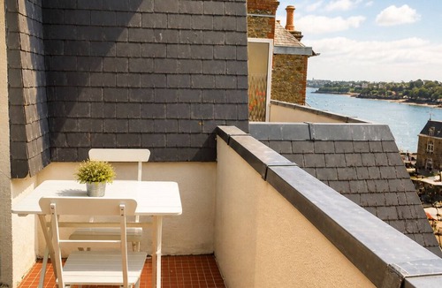 Dinard Apartment | Studio apartment in Dinard, 300 meters from the beach, ocean view, small terrace, private parking!