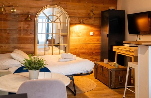 Saint-Julien Apartment | Studio au pied du Château - centre Caen - tram