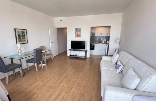 Faubourg-du-Roule Apartment | Studio balcony and fiber – Parc Monceau 8th