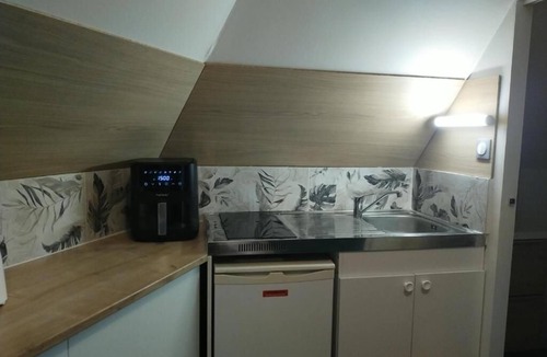 Evron Apartment | Studio city center bed made