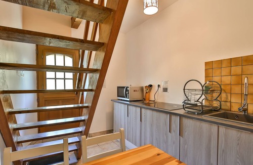 Vaudrimesnil Apartment | Studio de l’Écureuil – nature retreat with kitchen and shared garden