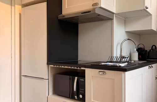 Bonnelles Apartment | Studio Dans les Écuries du Château