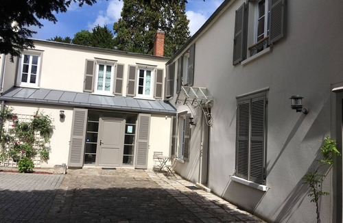 Chartres Apartment | Studio de L'Octroi - Wet room-Garden View