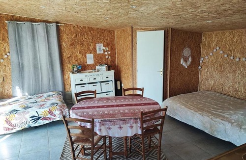 Saint-Vigor-des-Mezerets Apartment | Studio des Mèzerets