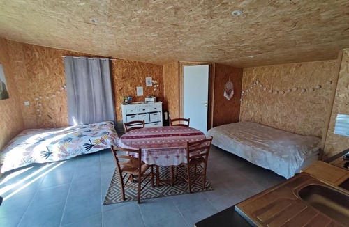 Saint-Vigor-des-Mezerets Apartment | Studio des Mèzerets